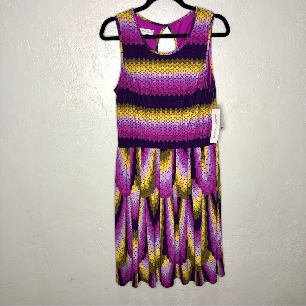 Maggy London | NWT Honeycomb Print keyhole Dress
